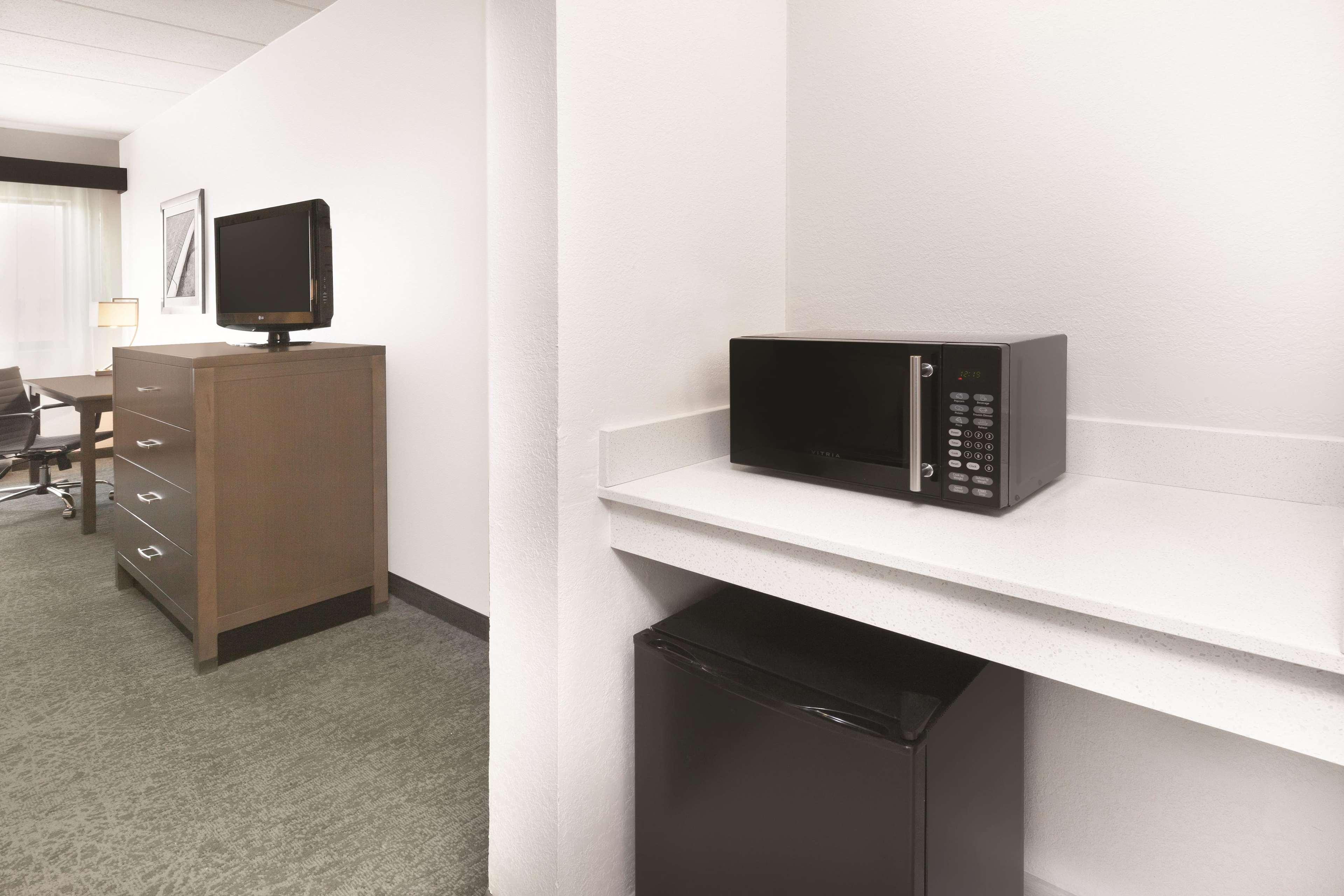 La Quinta By Wyndham Philadelphia Airport Hotel Есингтън Екстериор снимка