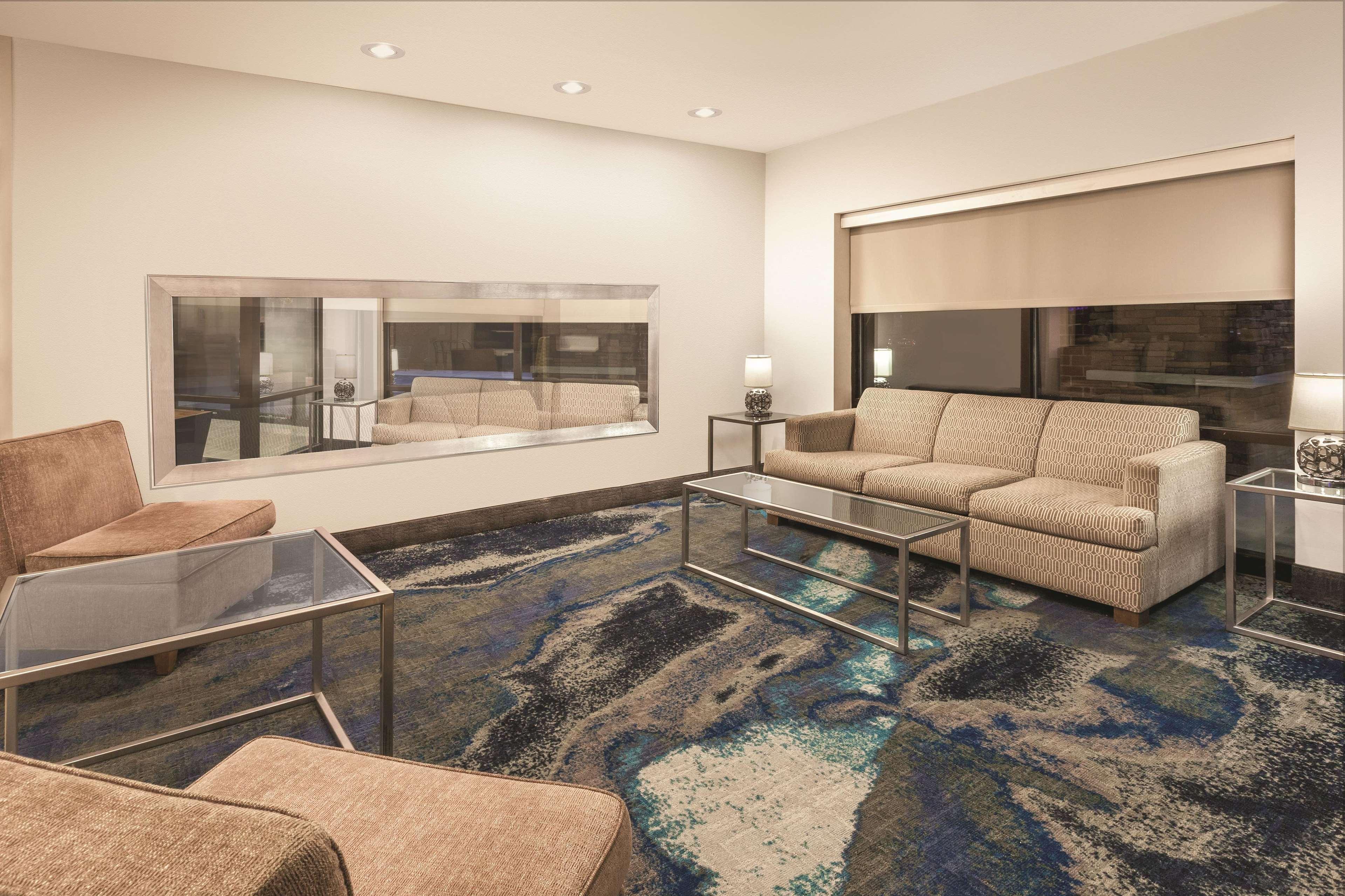 La Quinta By Wyndham Philadelphia Airport Hotel Есингтън Екстериор снимка