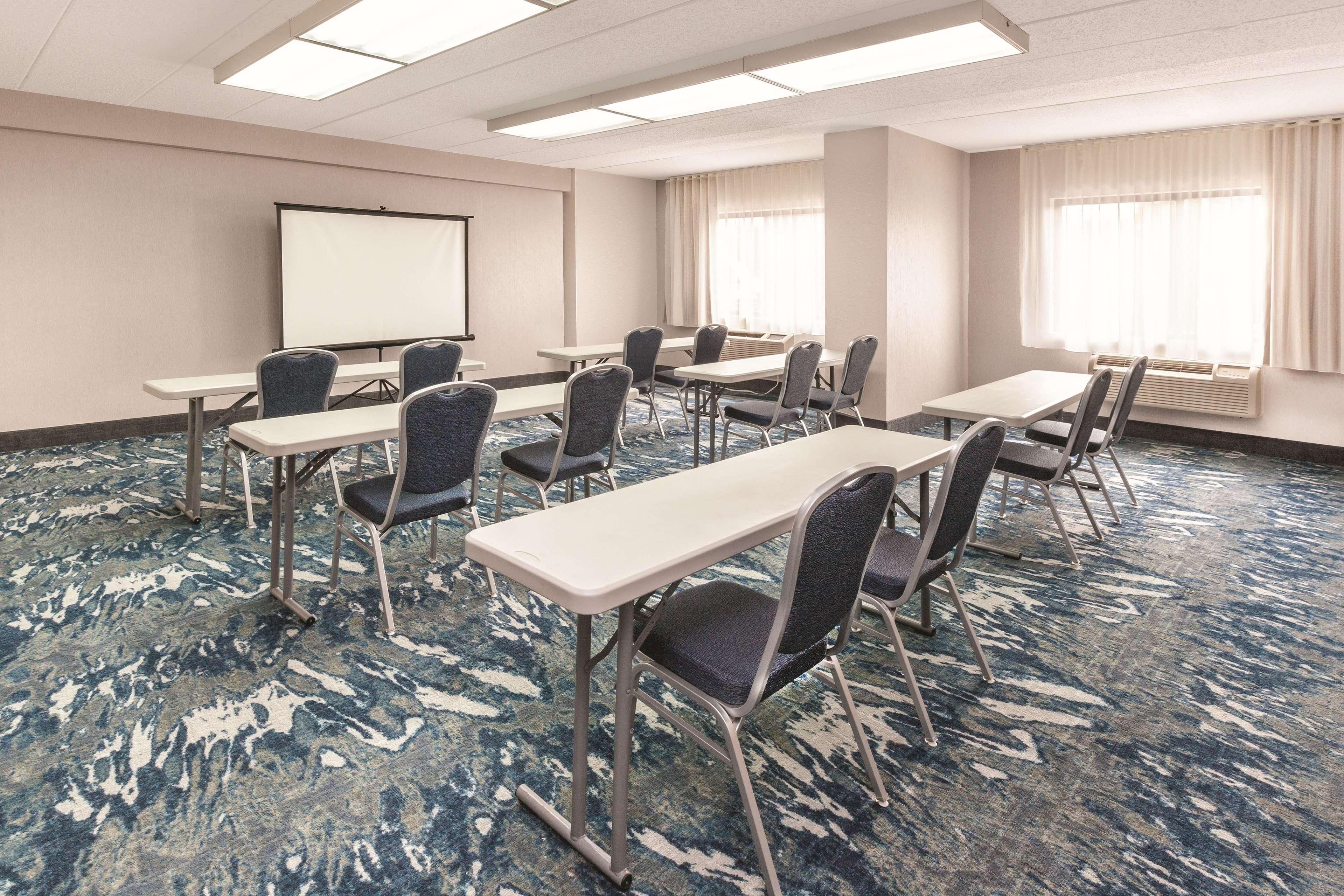La Quinta By Wyndham Philadelphia Airport Hotel Есингтън Екстериор снимка