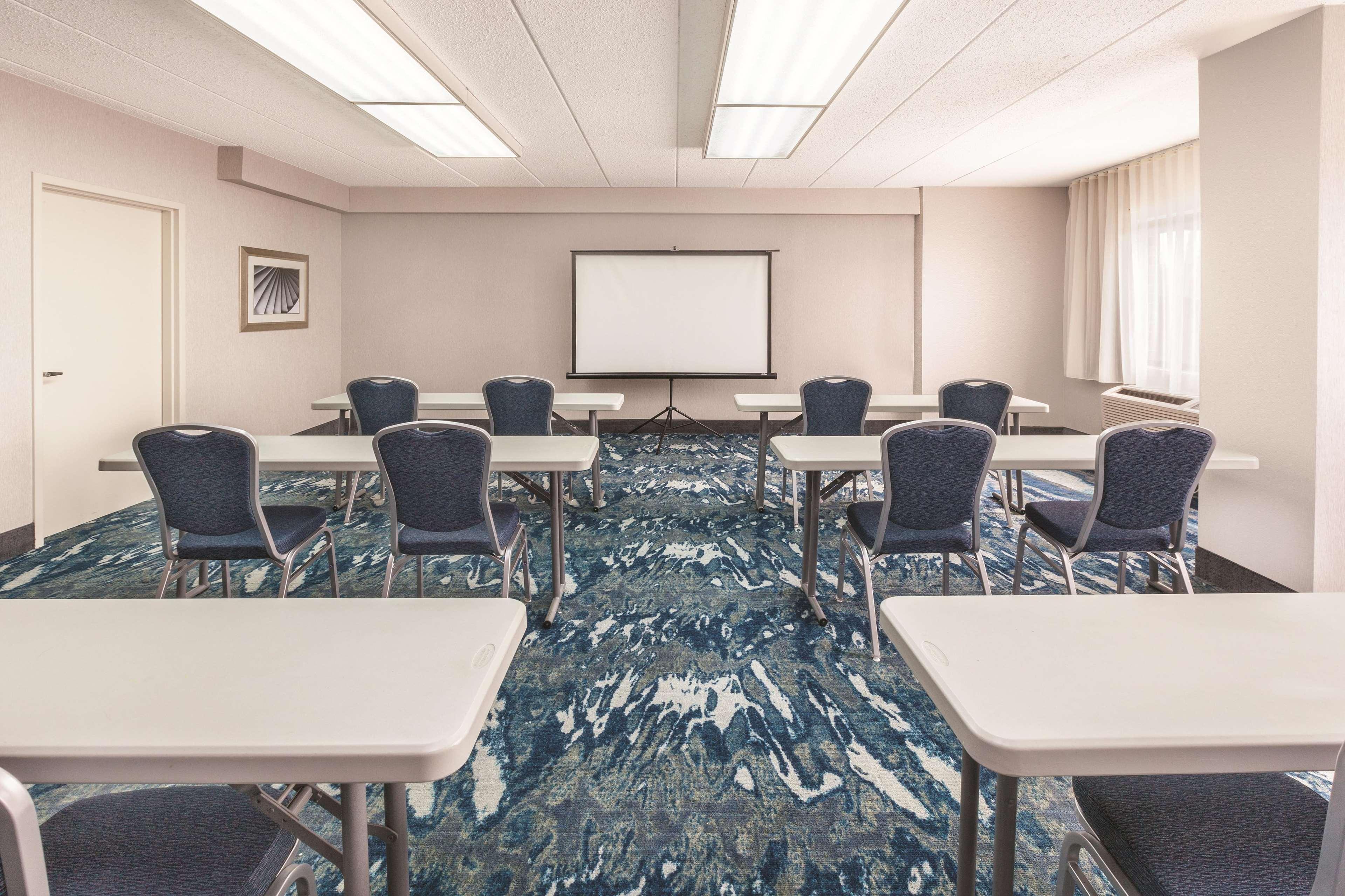 La Quinta By Wyndham Philadelphia Airport Hotel Есингтън Екстериор снимка