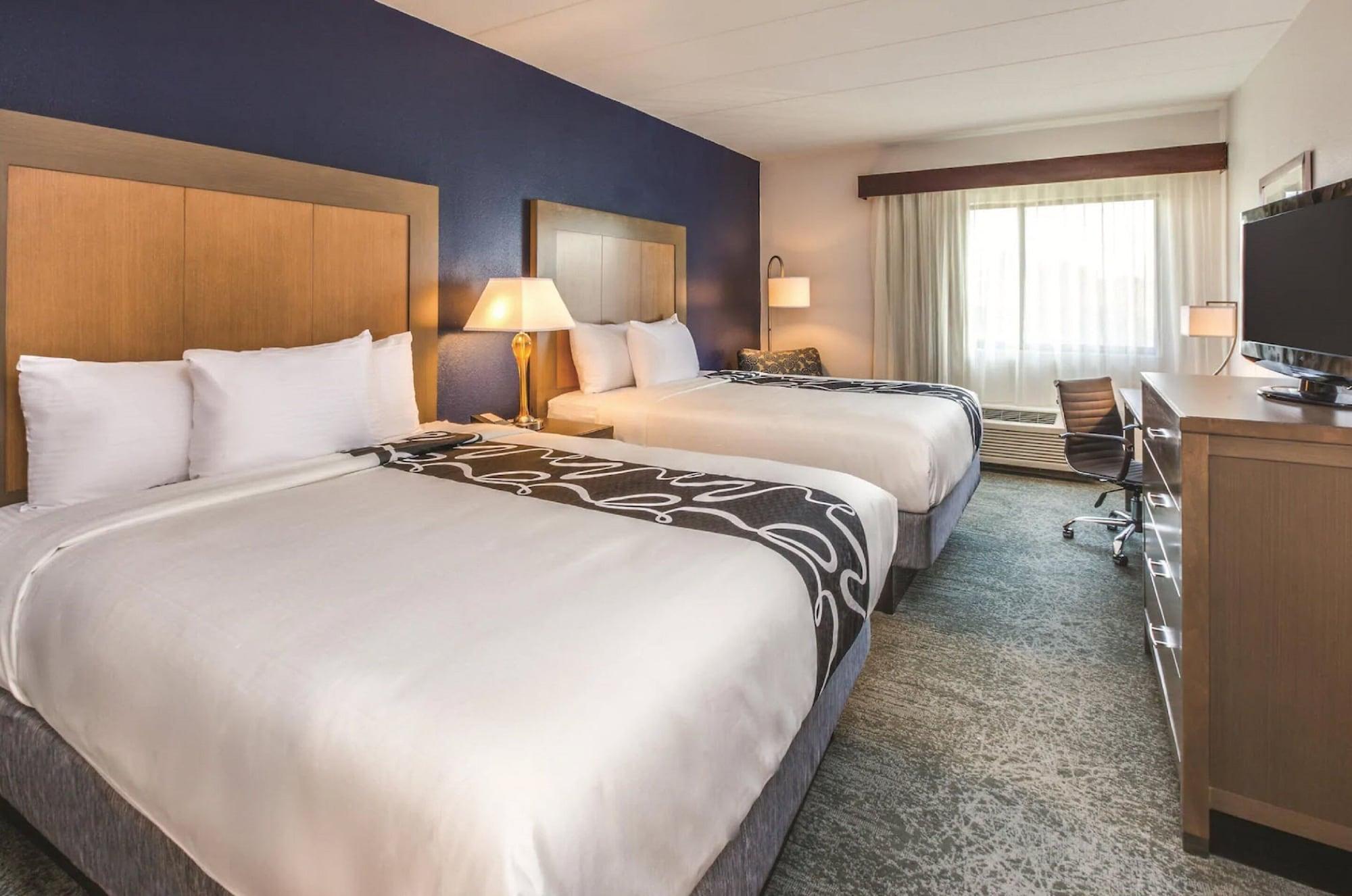 La Quinta By Wyndham Philadelphia Airport Hotel Есингтън Екстериор снимка