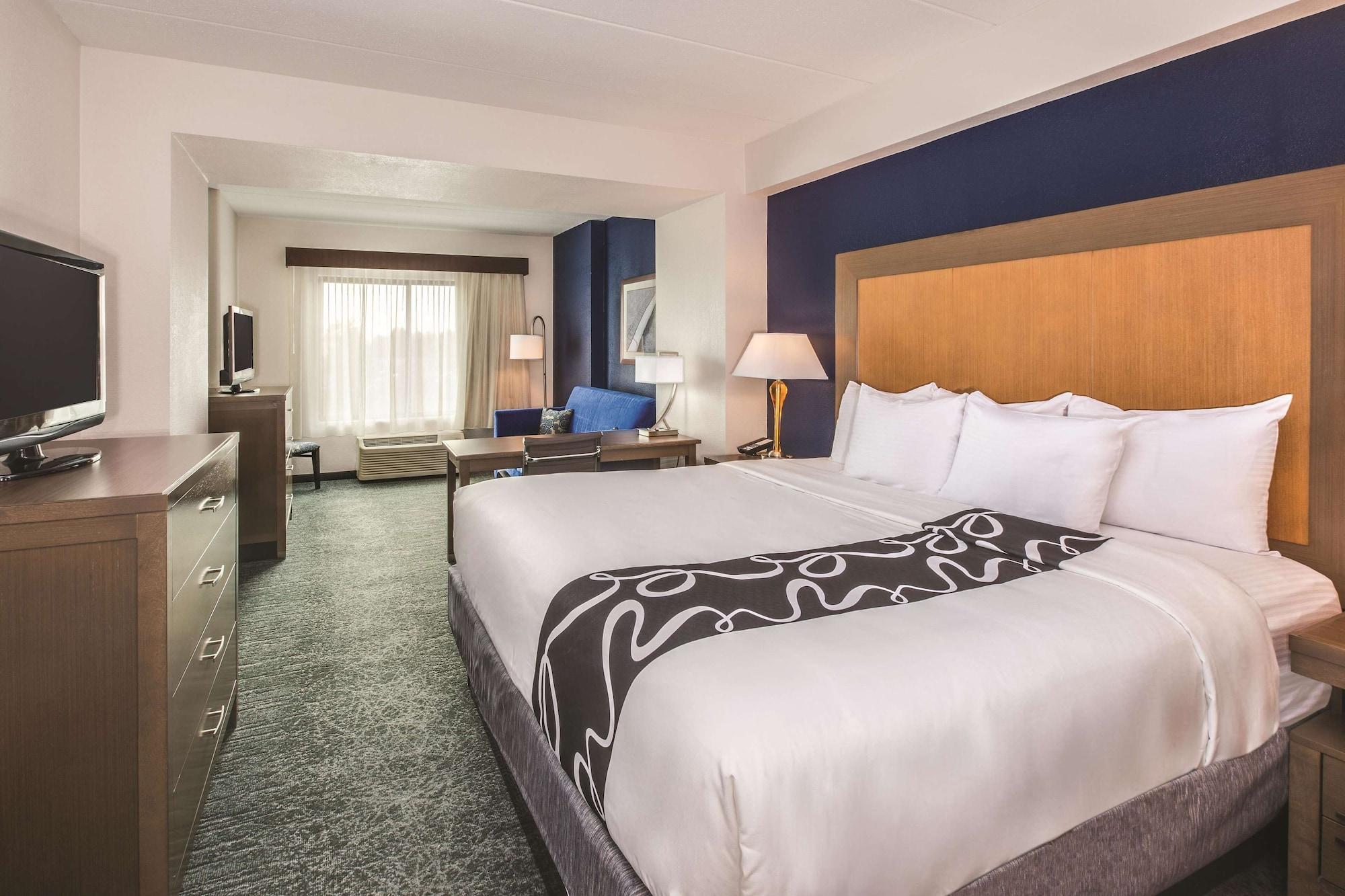 La Quinta By Wyndham Philadelphia Airport Hotel Есингтън Екстериор снимка
